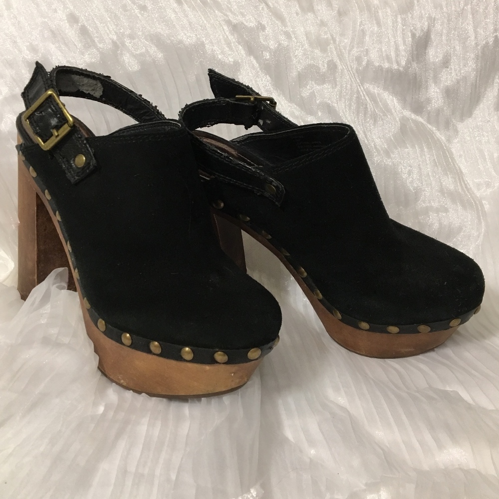 Steve Madden WOODEN PUMP with SUEDE LEATHER UPPER!